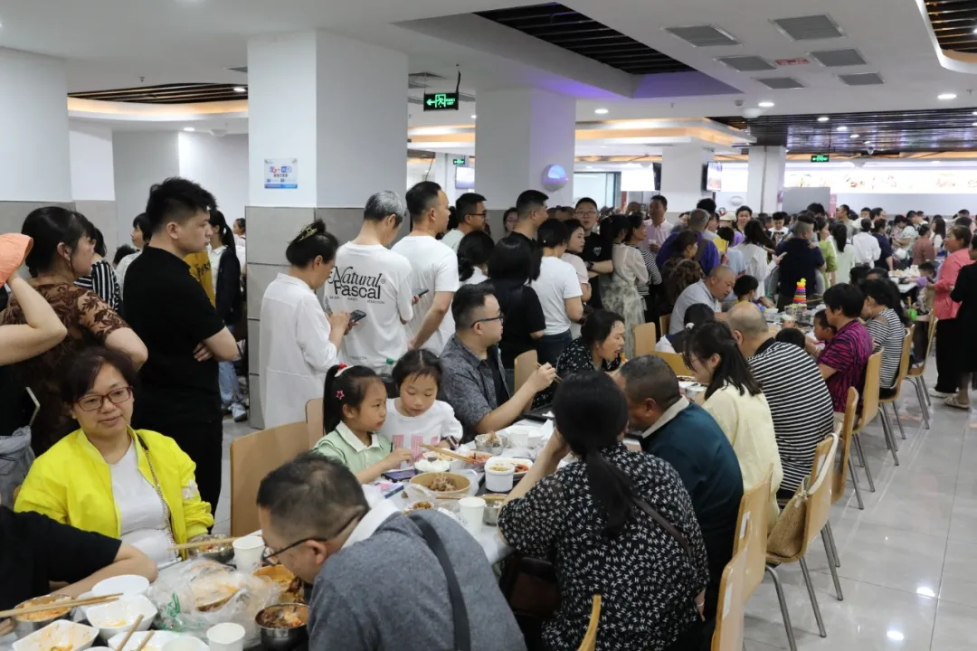 鑫耀证券 机关食堂向游客开放的重庆荣昌区，“消费市场迎来历史性突破”