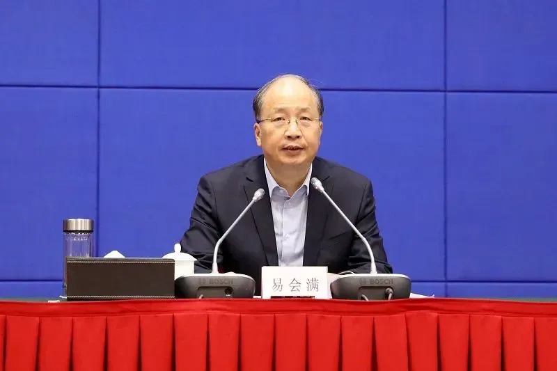 骆驼优配门店 易会满，被免职、撤销资格